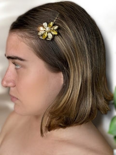 Clip flor de piedras BLOOM en internet