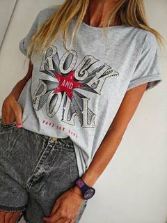 Remera Rock Algodón EG c/Detalle Chapita en internet