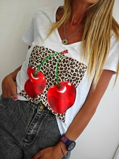 Remera Flame Cherry Vete en internet