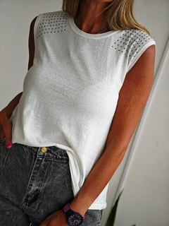 Musculosa Flame Tachas Last en internet