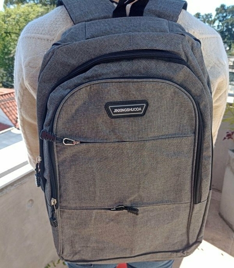 Mochila gris importada