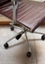 Silla Aluminum baja cuero natural Marrón - Incanto