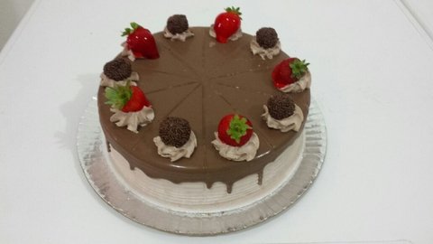 Bolo de Brigadeiro de Morango