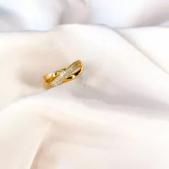 Anel Banhado a Ouro Cravejado