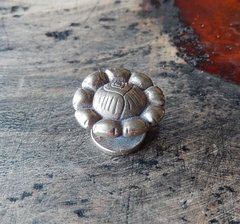 Botão com Flor para adornos diversos - comprar online