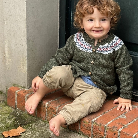 Cardigan verde con guarda azul