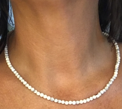 Collar Howlita Equilibrio C101H