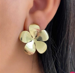 BRINCO FLOR DELICADA LISA PREMIUM⭐