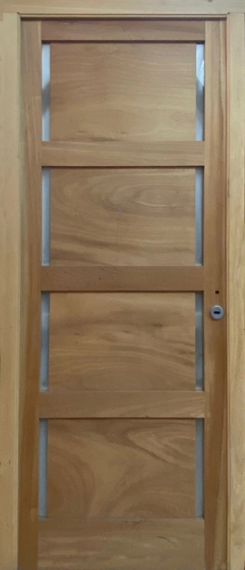 Puerta Cedro-Fenolico, tablero con vidrio vertical. Cod. PM103 - comprar online