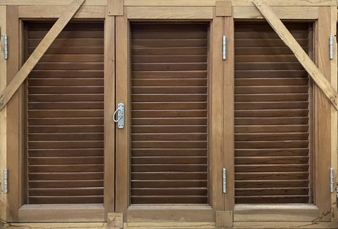 Ventana 156x105 cedro MD309