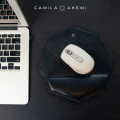 MOUSE PAD SHIMA EM COURO PRETO II - Camila Akemi - Bolsas e acessórios exclusivos em couro legítimo, com certificado LWG