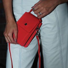 BOLSA HINO EM COURO VERMELHO - Camila Akemi - Bolsas e acessórios exclusivos em couro legítimo, com certificado LWG