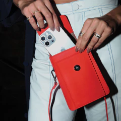 BOLSA HINO EM COURO VERMELHO na internet
