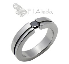 891. Anillo en Titanio con canal.