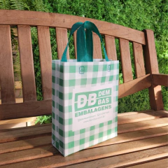 sacola TNT com lateral e fundo