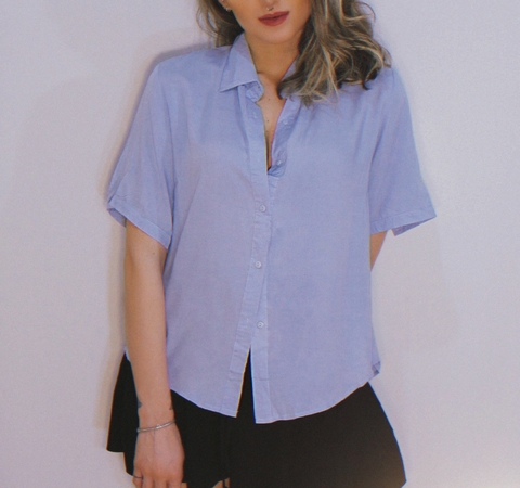 Camisa de Viscose Azul Feminina Manga Curta - Modelagem Ampla