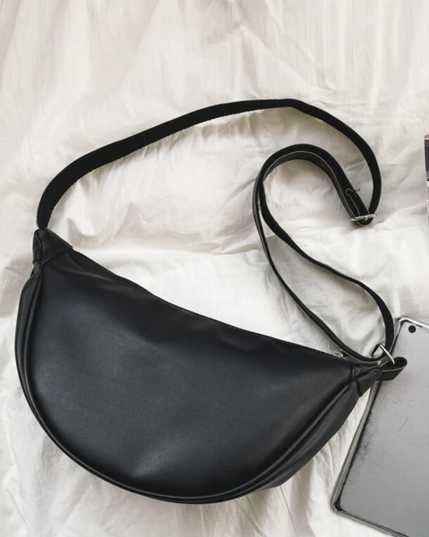 Bolsa Preta Lisa Casual com Alça Ajustável e Bolso Interno