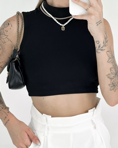 Cropped Preto Gola Alta com Detalhe Canelado