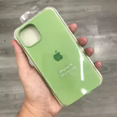 Imagen de SILICONE CASE - IPHONE 14 - VARIOS COLORES