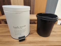 Imagen de Tacho de Basura para Baño Negro / Blanco con Pedal Metal 5 litros