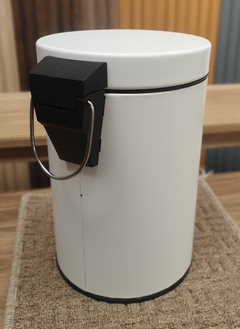 Tacho de Basura para Baño Negro / Blanco con Pedal Metal 3 litros - tienda online