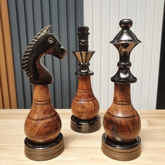 Piezas Decorativas de Ajedrez Rey, Alfil y Caballo en Madera - Jaspe Deco