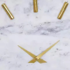 Imagen de Reloj de Pared Mármol y Metal Diseño Elegante 39 cm Dorado