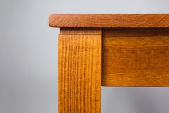 Mesa Comedor y Sillas de Pino Laqueado Lustre Satinado - Jaspe Deco