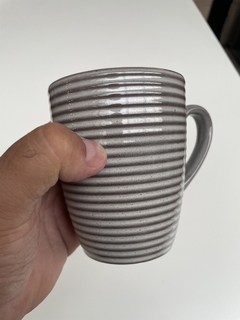 Taza Jarro Mug Cerámica Desayuno Gris Rayado 384 ml