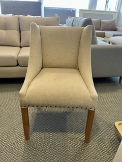 Silla Tapizada Lino estructura madera lustrada en internet