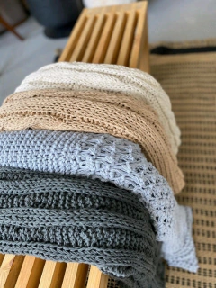 Imagen de Pie de Cama Tejido Artesanal 2 mt x 80cm