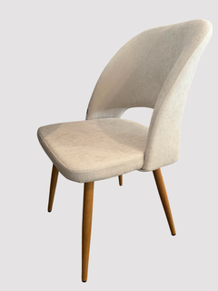 Silla tapizada en panne beige con patas de madera – Estilo nórdico moderno en internet