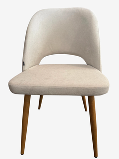 Silla tapizada en panne beige con patas de madera – Estilo nórdico moderno - comprar online