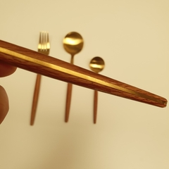 Set Cubiertos 16 Piezas Dorado Mango Símil Madera Lujo Dorado - Jaspe Deco