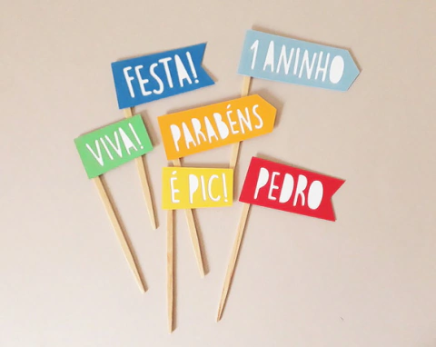 Topper Bandeirinhas com Texto Personalizado