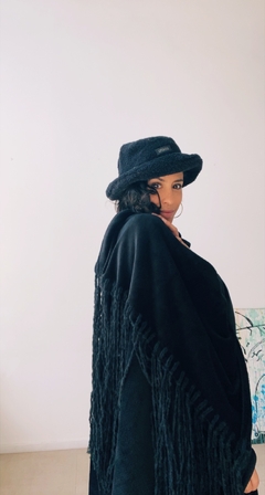 Ruana Alaska negra ( PRE ORDER) - tienda online