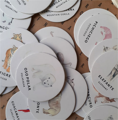 Hermoso memotest ilustrado. Juego para ejercitar la memoria y aprender inglés a la vez. Juego compartido. Tienda infantil. Tienda de diseño. The Mix