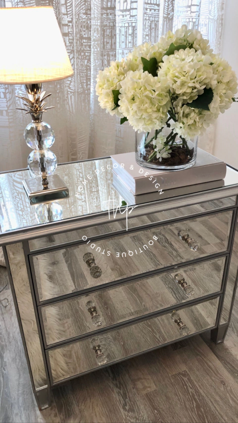 MESA DE LUZ GLAM 3 CAJONES