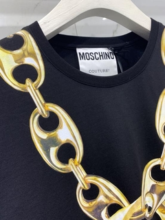 Camiseta Moschino na internet