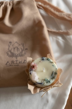 Caixa Lavanda - contém: kimono Artha + vela Entalpia para Artha e faixa de Seda Liane Mestrinho para Artha. - comprar online