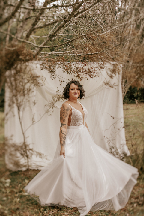 Vestido Vênus - Vestido longo corpo em renda Chantilly e saia em tule ilusione franzido.