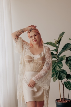 CROPPED BORDOIR - Cropped em Transparência estruturada estilo lingerie, com viés aparentes e passa fita nas costas.