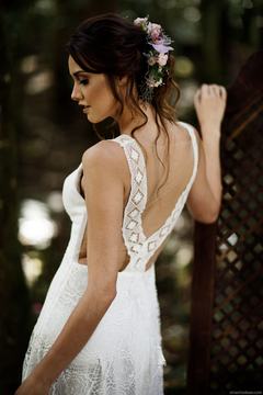 VESTIDO ARPOADOR (Ou Praia, como preferir) - saia Godê em patchwork de rendas chantilly, com barrado em renda chantilly, corpo estruturado na frente, em tule poá, renda chantilly e fita de renda algodão, com costas em tule ilusione com fita de algodão. - comprar online