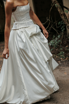 Corset Catedral estruturado em cetim Hollywood com barbatanas aparentes. - Vestidos de noiva exclusivos ARTHA ATELIER