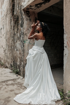 Saia Bruma - efeito balonê em cetim Hollywood , com cauda. - Vestidos de noiva exclusivos ARTHA ATELIER