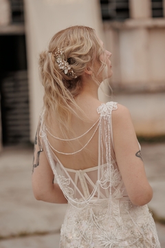 Vestido Hydra em tule ilusione ilatiano e aplicações manuais de rendas, paetês e pedrarias. - loja online