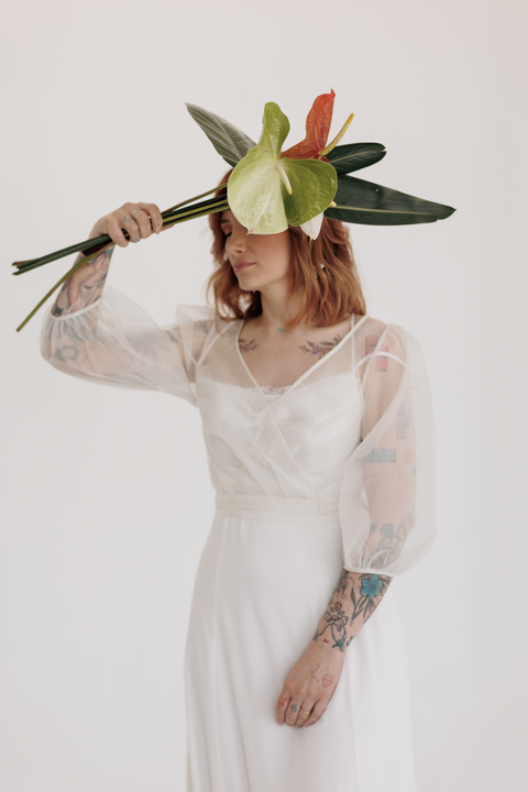 Vestido Hortelã - vestido em crepe de seda com alças finas e detalhes de renda no decote.