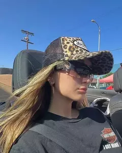 Óculos de sol gloom na internet