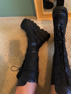 Bota cano longo chunky na internet