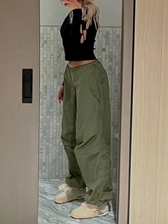Calça parachute bbs na internet